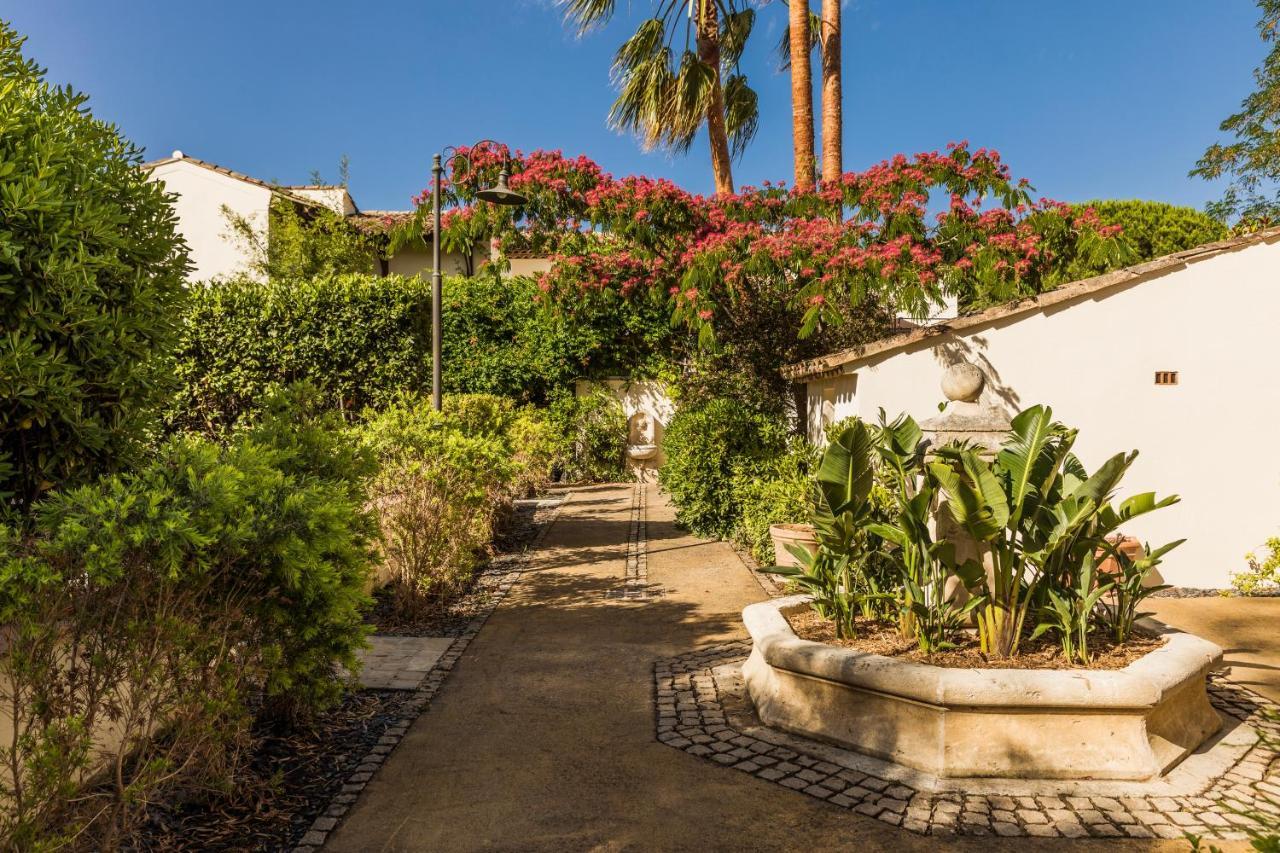 Hotel La Tartane Saint Tropez Bagian luar foto