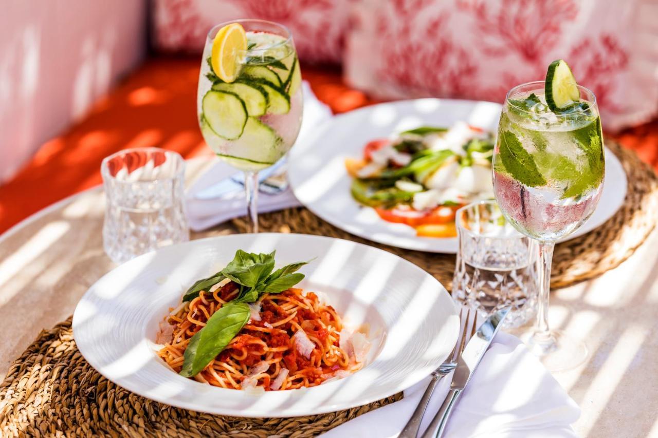 Hotel La Tartane Saint Tropez Bagian luar foto
