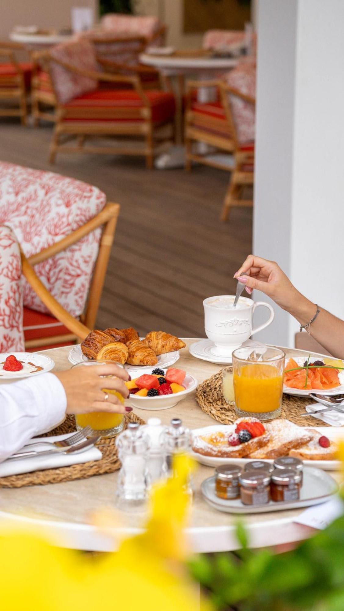 Hotel La Tartane Saint Tropez Bagian luar foto